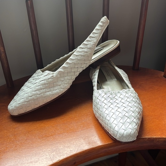Bloomingdale’s Stevie White Woven Leather Sling-backs Size 8 - Picture 2 of 12